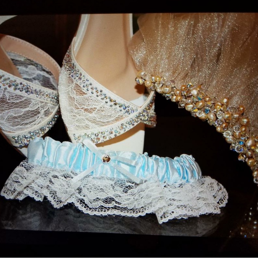 Wedding dress and veil - Picture 5 of 5